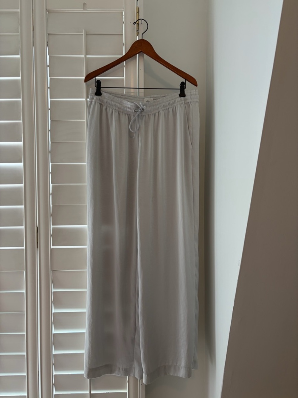 Wilfred Silk-Effect Pants in Light Blue/Grey